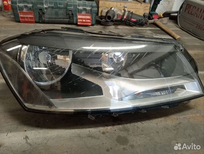 Фара правая Фольксваген Пассат б7