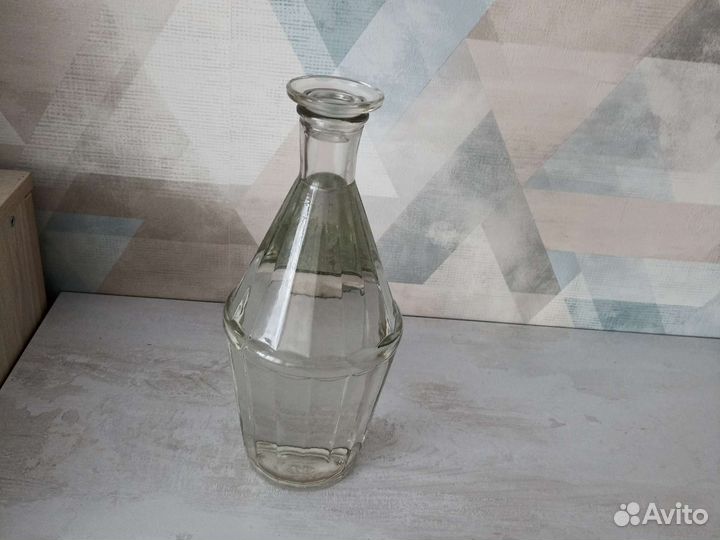 Гранёный графин со стеклянной пробкой