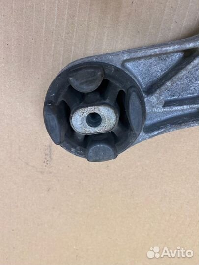 Кронштейн редуктора задний Audi A8 D3 BVJ 2006