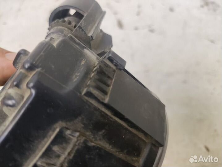 Фонарь противотуманный передний левый Land Rover