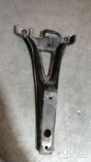 Кронштейн замка капота seat Toledo 1995 1J0805569B