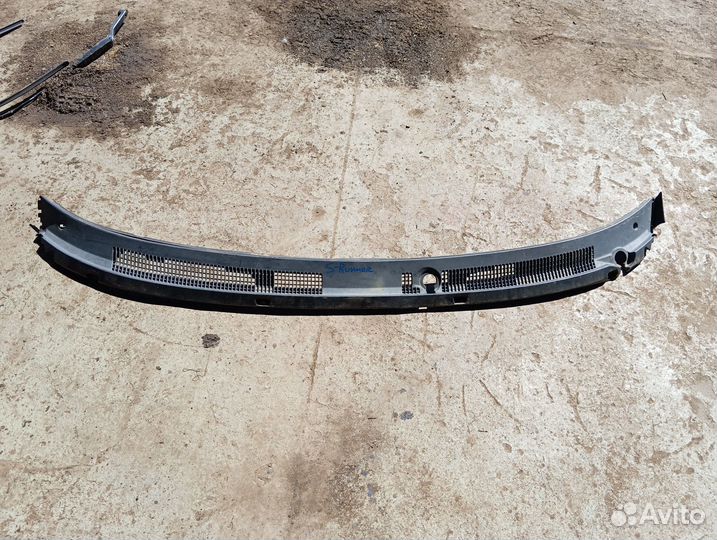 Жабо Mitsubishi Space Runner Wagon