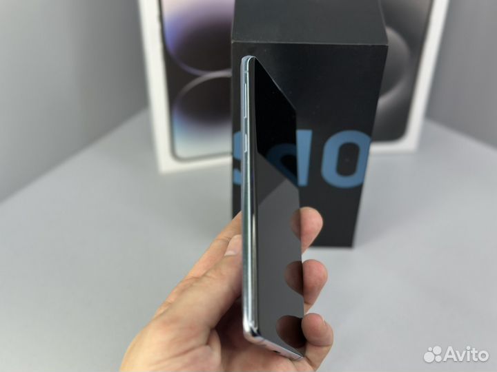 Samsung Galaxy S10, 8/128 ГБ