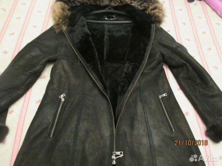 Облегченная дубленка необычного кроя