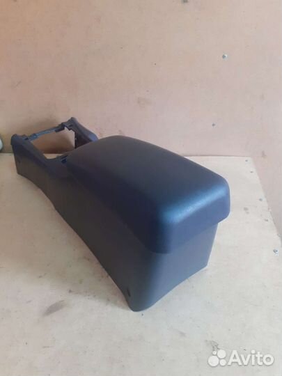 Подлокотник Mitsubishi Galant 7