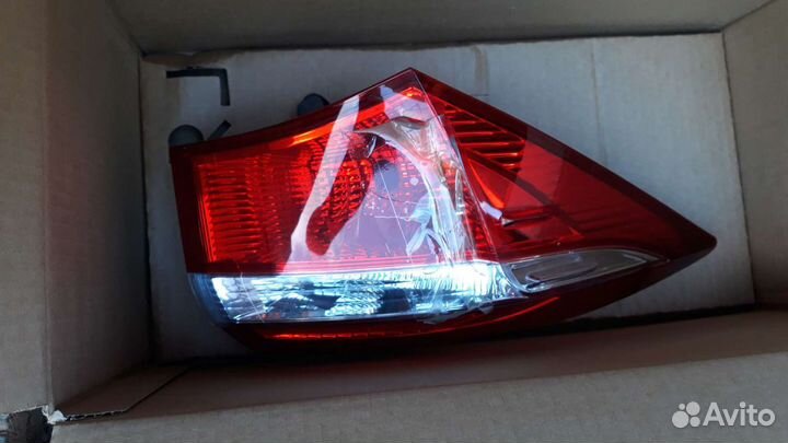 Продам оригинальные задние фары toyota corollа