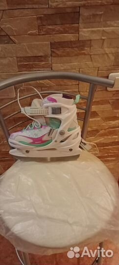 Коньки на девочку