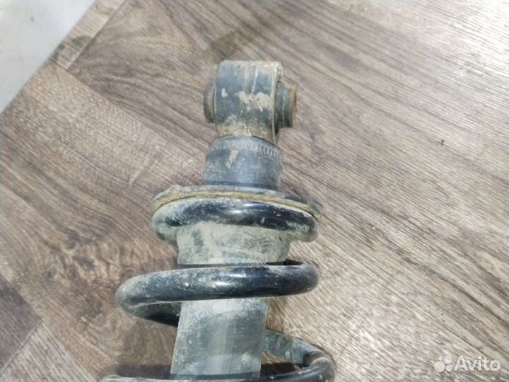 Амортизатор задний Toyota Mark Ii седан JZX110