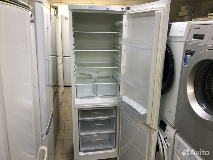 Холодильник Indesit. В отличном состоянии. 185 см