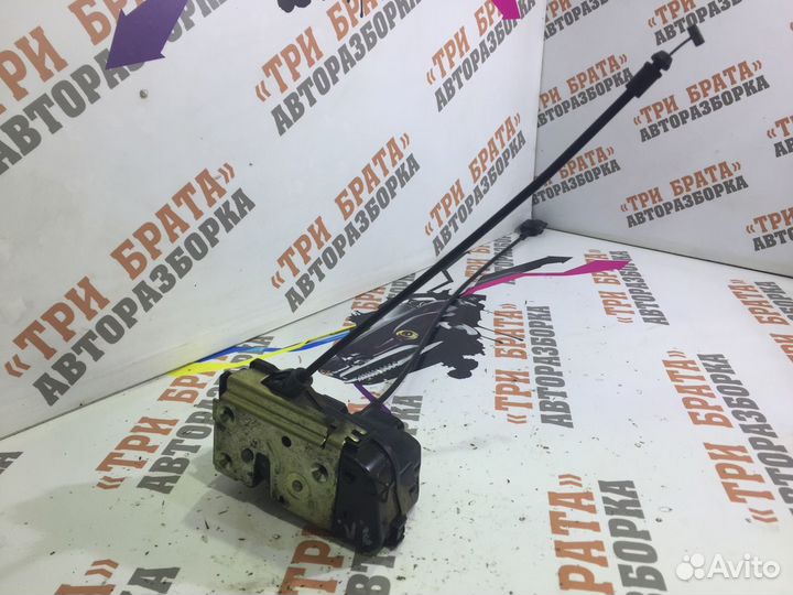 Ниссан Примьера Замок задней двери Лев