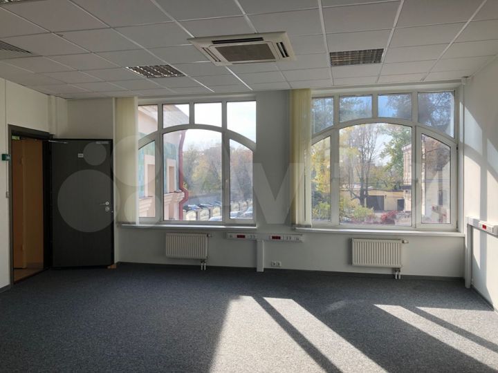 Здание, 3300 м²