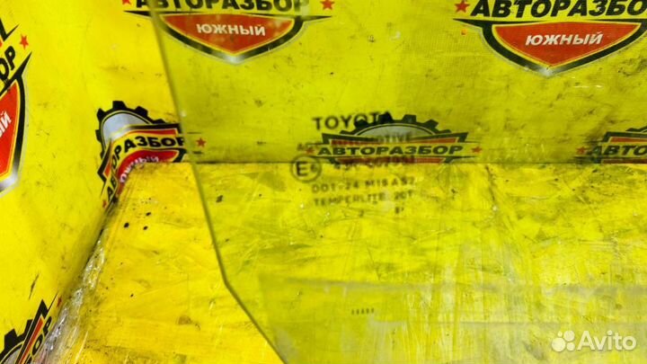 Стекло двери передней правой Toyota Yaris