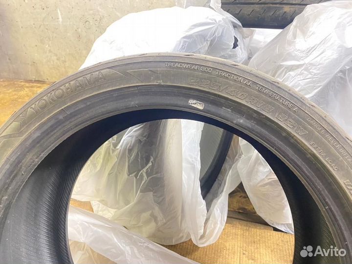 Yokohama Advan Fleva V701 225/40 R18 и 255/35 R18 92