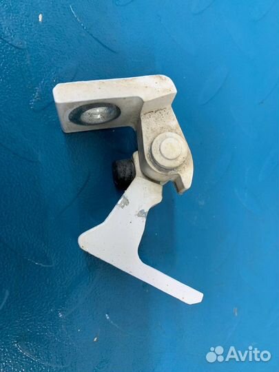 Б/У петля двери передний левый Volkswagen Polo 612