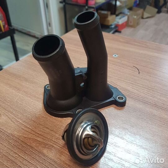 Термостат с крышкой Ford Focus 2 1.6