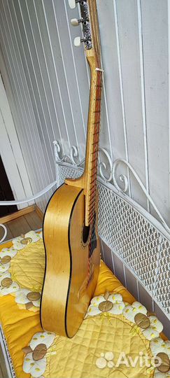 Акустическая гитара