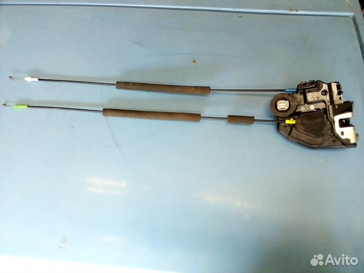 Замок задней левой двери на Тойота Камри V50