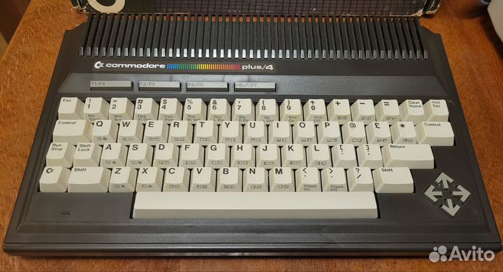 Commodore plus/4 ретро