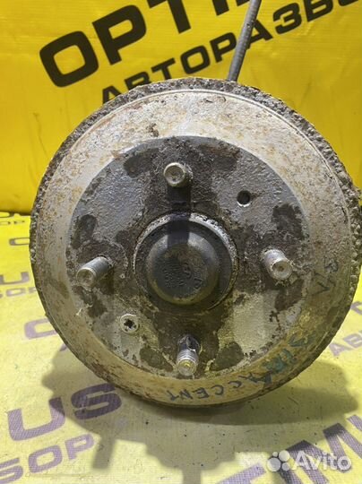 Задняя левая ступица Hyundai Accent