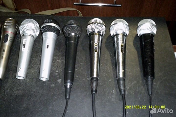 Продаю микрофон проводной для караоке