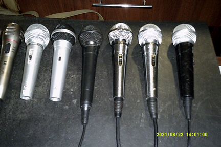 Продаю микрофон проводной для караоке