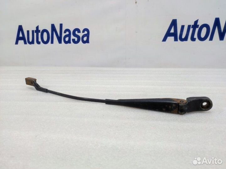 Поводок стеклоочистителя правый Skoda Fabia