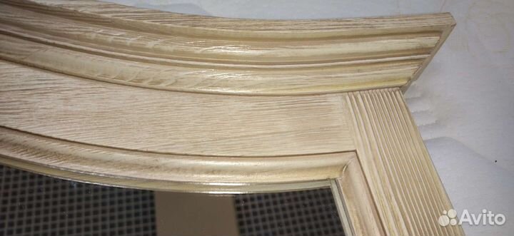 Зеркало настенное в деревянной раме