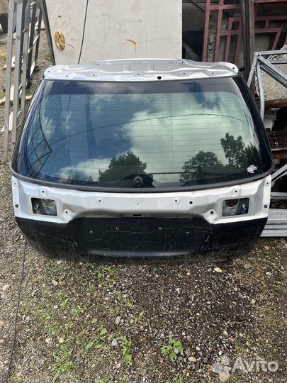 Задния дверь subaru