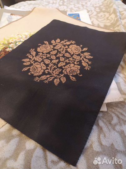 Вышивка крестом. Монохромный узор