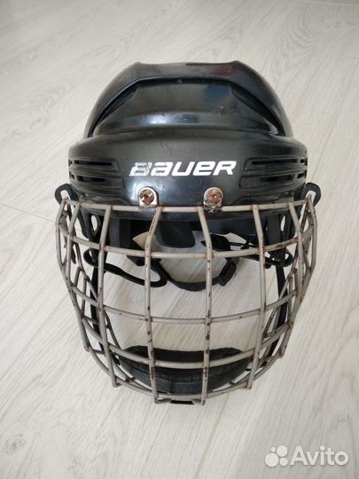 Хоккейный шлем