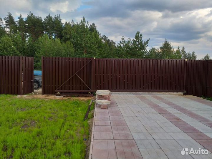 Заборы из евроштакетника с установкой