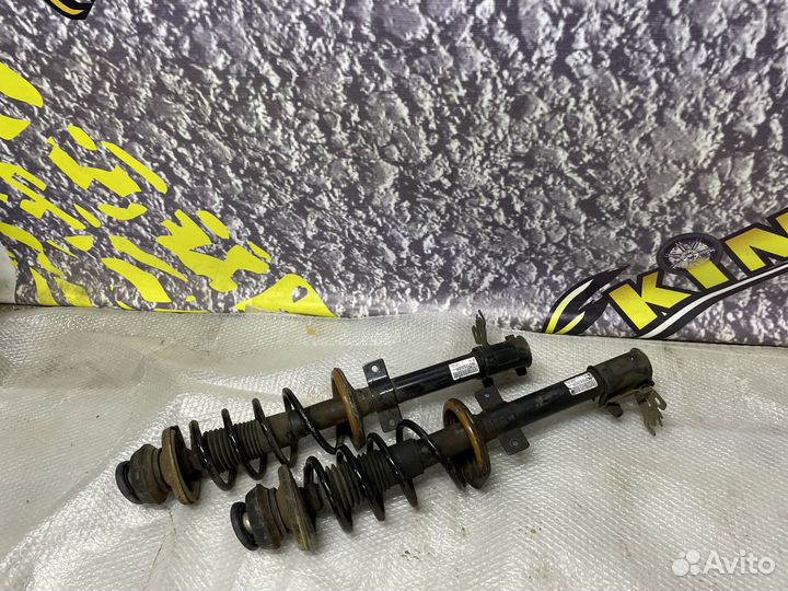 Амортизатор задний Duster Дастер Terrano 1.6 4x4