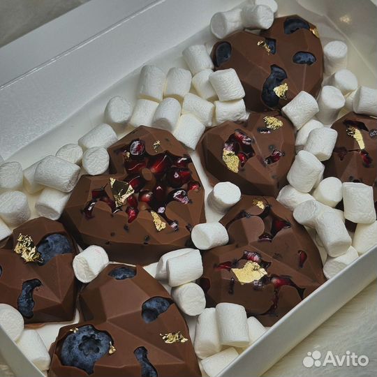 Клубника, гранат в бельгийском шоколаде