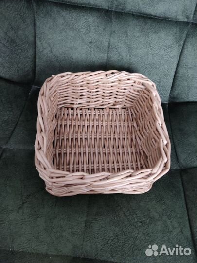 Квадратная плетёная коробка