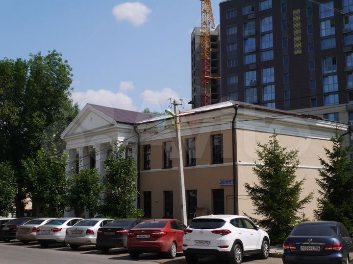 Особняк в центре города с собственной территорией