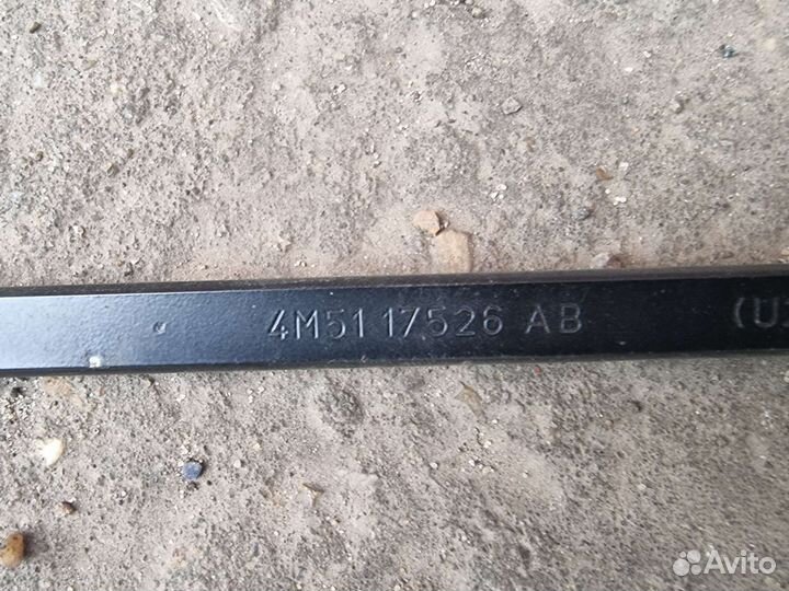 Поводок стеклоочистителя правый Ford Focus 2