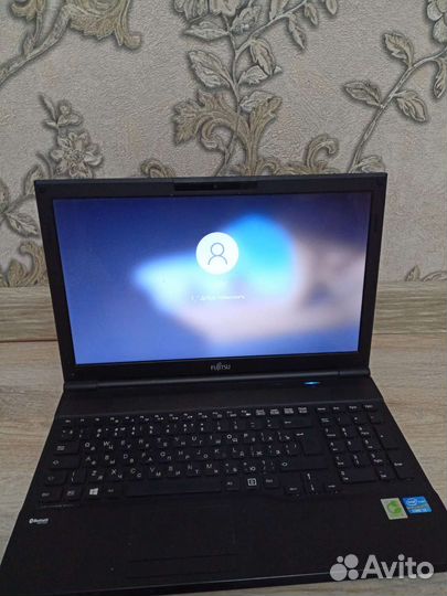 Ноутбук fujitsu lifebook AH352