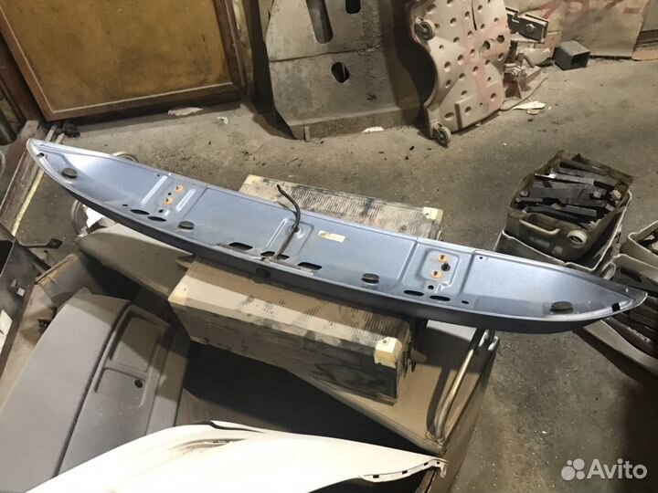 Toyota Matrix (дефлектор) крышки багажника