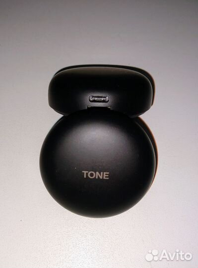 Беспроводные наушники LG tone Free FN7 кейс