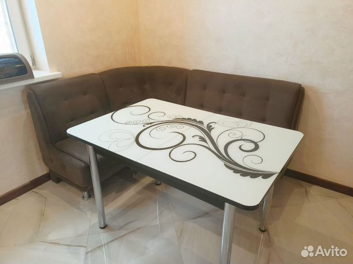 Продам стол и уголок