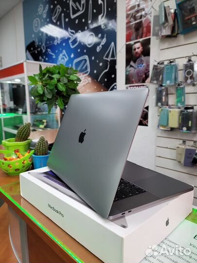 Идеал Macbook Pro 16 2019 i7/16гб/500гб