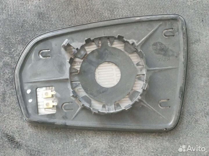 Боковое зеркало