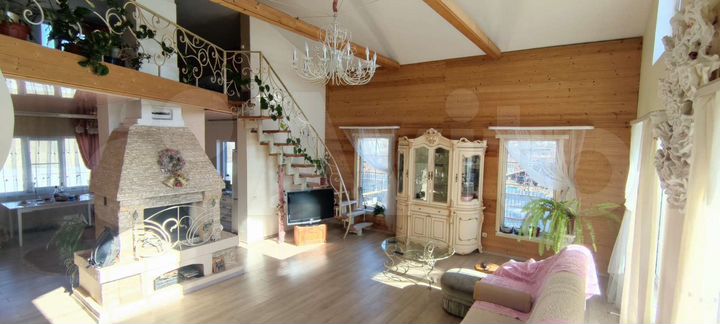 Дом 220 м² на участке 15 сот.