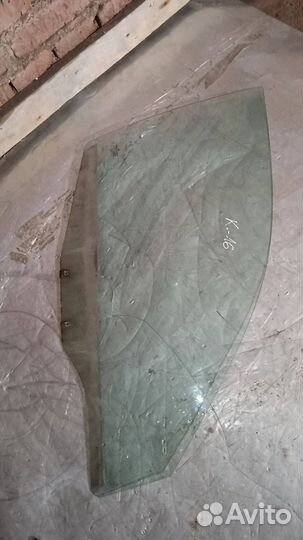 Стекло двери передней правой Mitsubishi Carisma