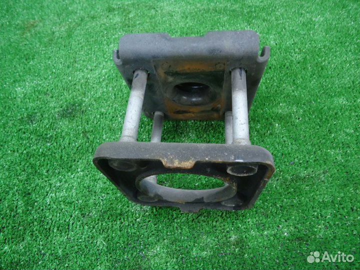 Крепление рессоры Nissan Nv200 VM20 HR16DE 2016/04