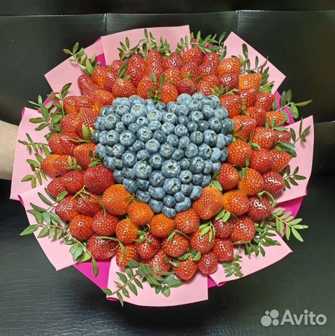 Съедобные букеты 14 февраля клубника в шоколаде