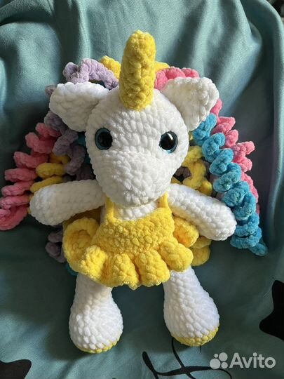 Вязанные сумки, игрушки ручной работы)