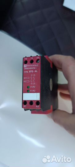 Реле безопасности schneider