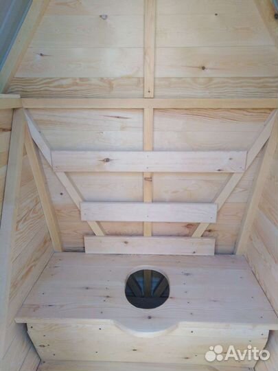 Уличный туалет деревянный