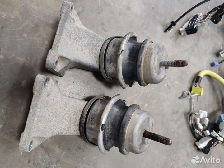 Подушки двигателя 3UZ